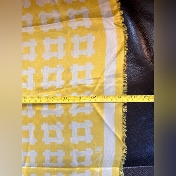 Vintage!! Anne Klein Silk Scarf! Yellow and White Design - Picture 9 of 9